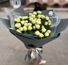 Букет Белые кустовые розы Солинеро в Комсомольский