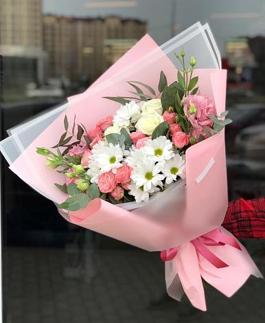 Букет цветов из: Розы, Лизиантусы и Хризантемы в Комсомольский